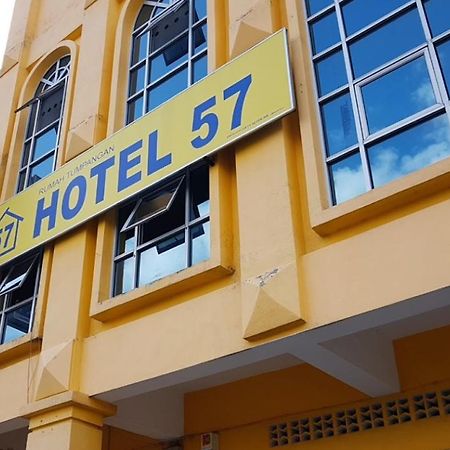 Fifty Seven Inn باتو باهات المظهر الخارجي الصورة